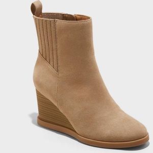 Universal Thread Cypress Boots Taupe New With Tags (NWT)